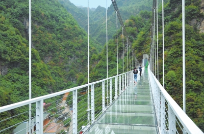 积石山县大墩峡天桥建成竣工向游客开放