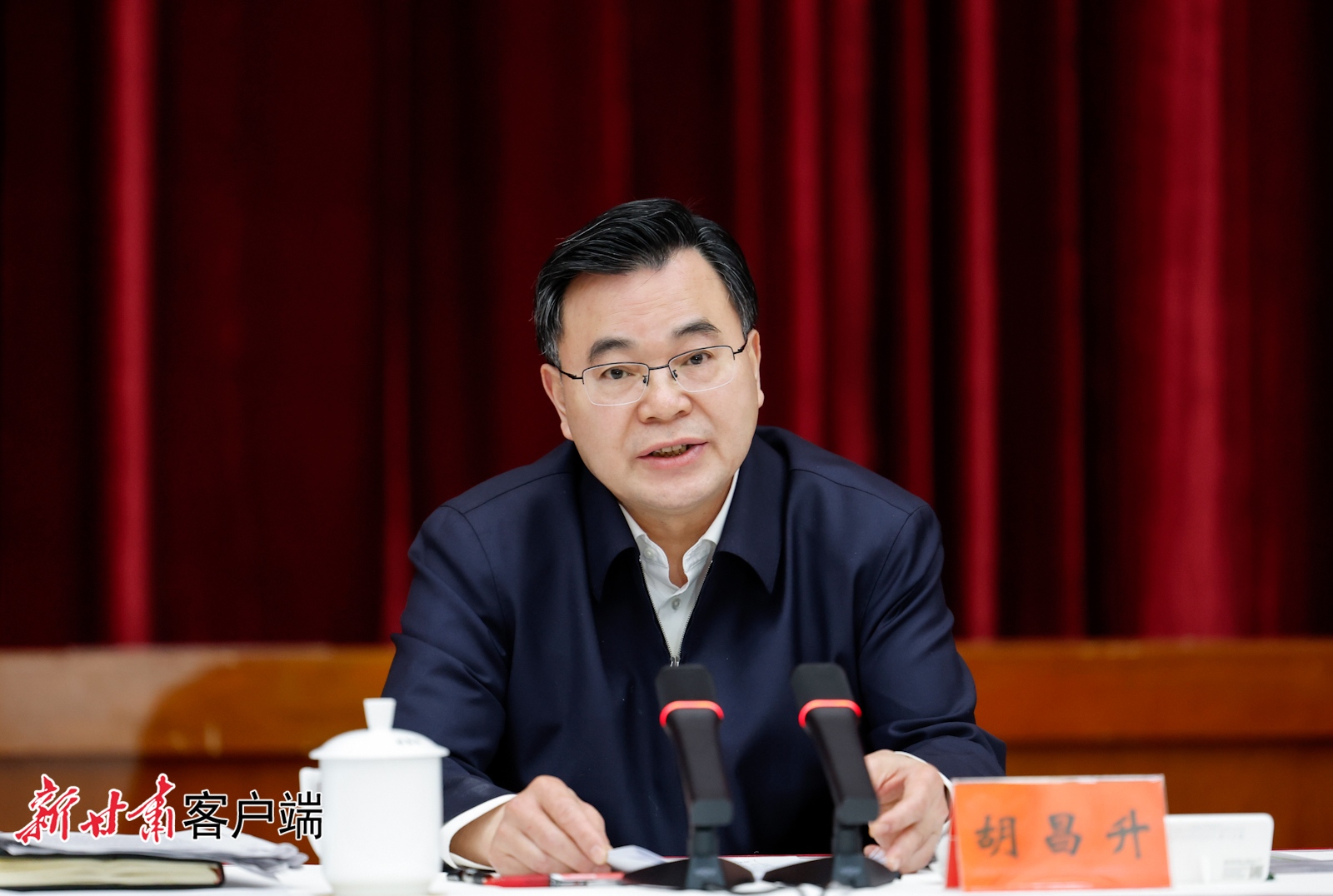 省委书记,省人大常委会主任胡昌升出席座谈会并讲话.